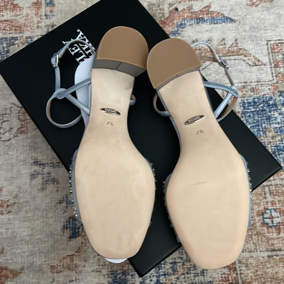 NWT-Badgley Mischka Women's Blaine Heeled Sandal, size 7.5, whisper blue satin - Picture 10 of 16